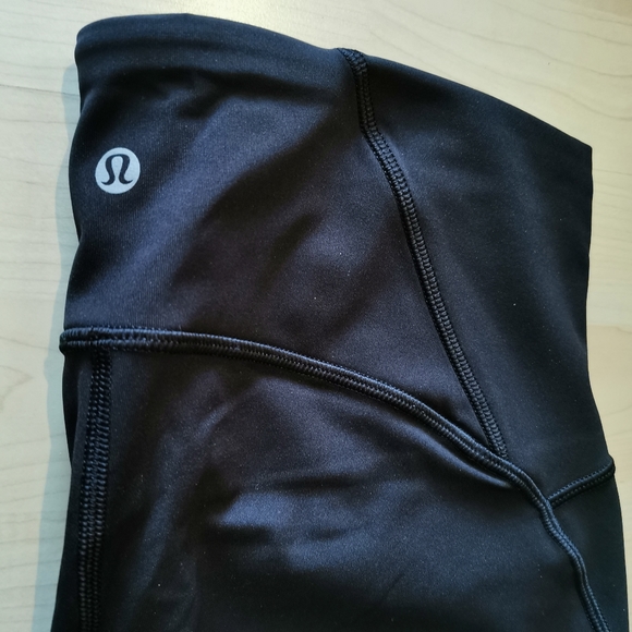 Lululemon size 10 Crops / Leggings - Picture 9 of 9